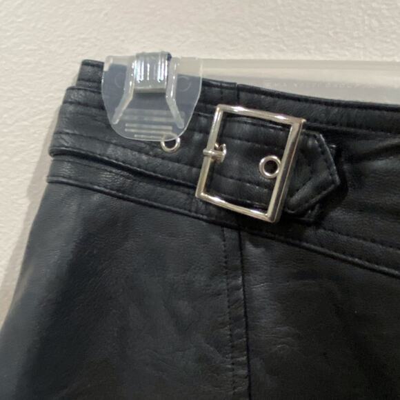 Topshop Faux Leather Moto Mini Skirt Size 8P Black Silver Buckles Edgy Chic - Picture 6 of 11